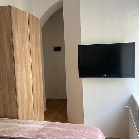 Tiny Twix Room In The City Centre リュブリャナ エクステリア 写真