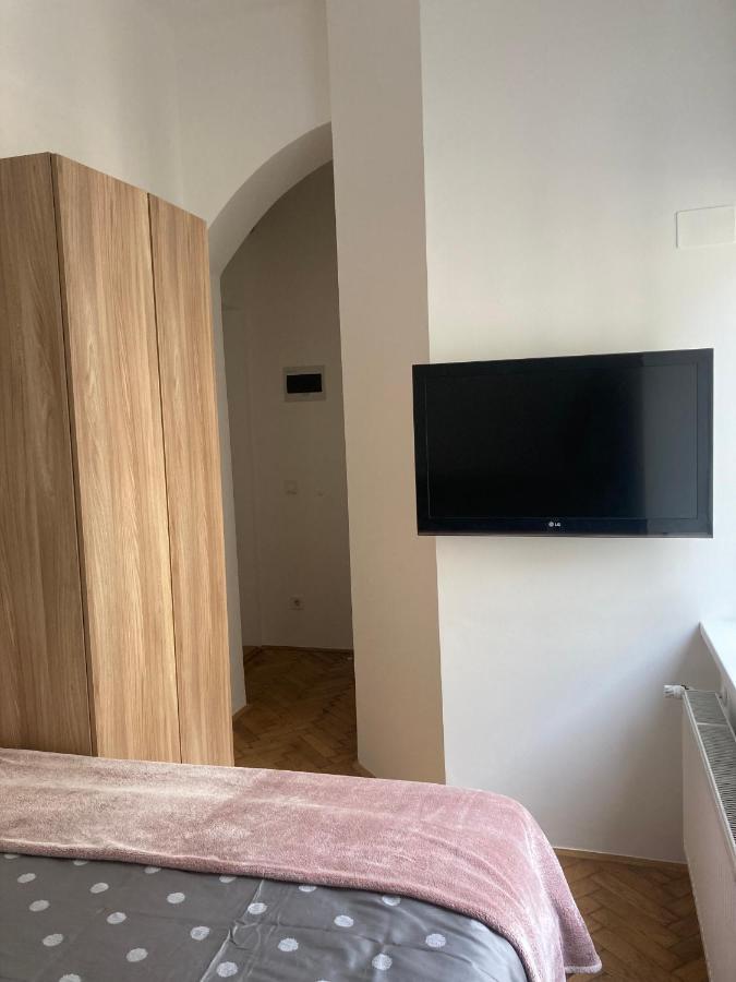 Tiny Twix Room In The City Centre リュブリャナ エクステリア 写真